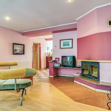 8 Bedroom Beautiful In * Miastko (Bytow)