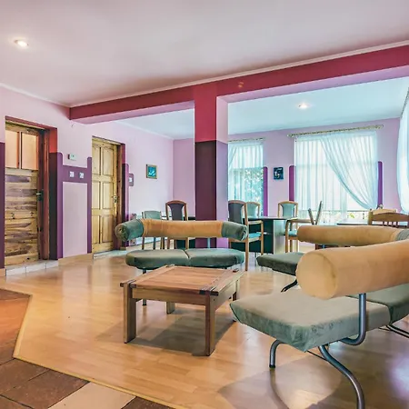 8 Bedroom Beautiful In