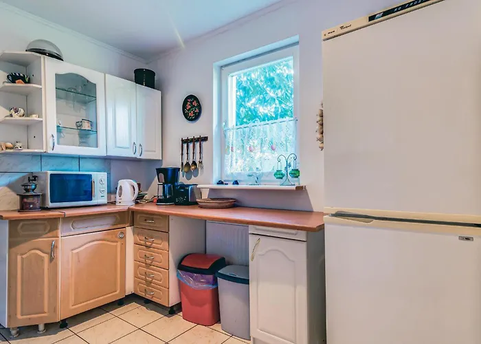 8 Bedroom Beautiful In 米亚斯特科