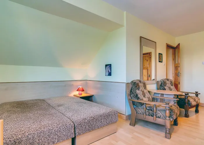 8 Bedroom Beautiful In 度假居 米亚斯特科